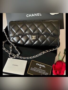 Auth. CHANEL CLASSIC FLAP WALLET WITH CHAIN.